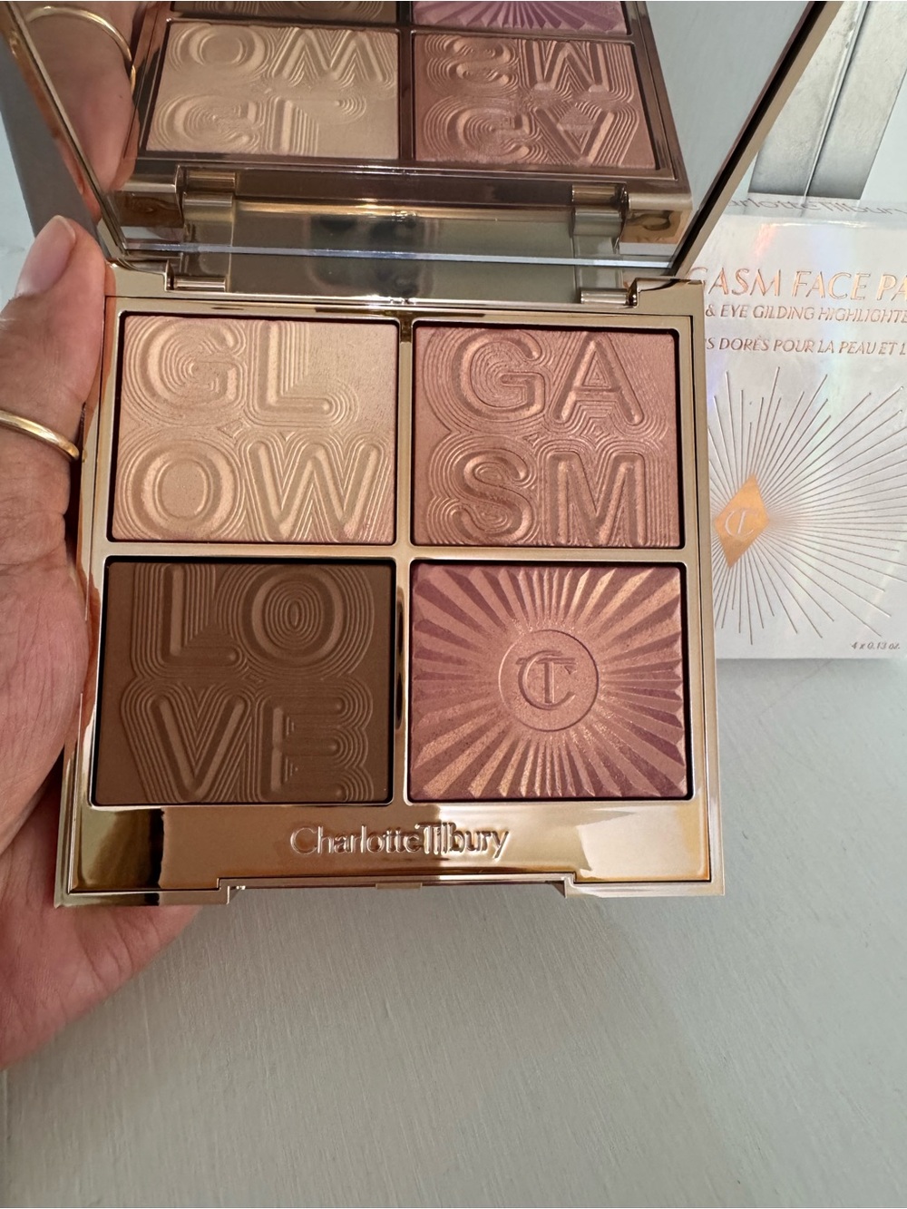 Charlotte Tilbury Glow Face Palette – Golden-Pink Radiance